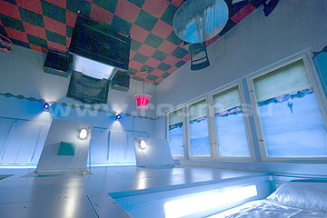 Отель Propeller Island City Lodge в Берлине